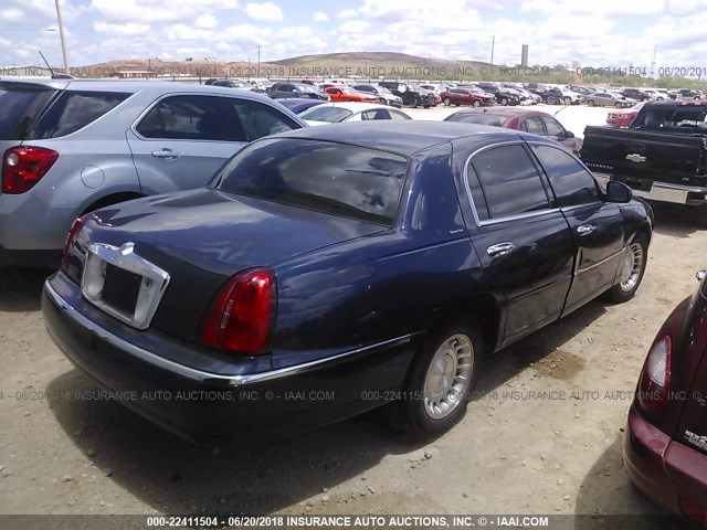 1LNHM81W22Y662591 - 2002 LINCOLN TOWN CAR EXECUTIVE Blau Foto 4