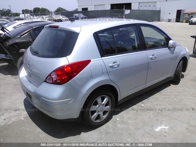 3N1BC13E68L380945 - 2008 NISSAN VERSA S/SL SILVER photo 4