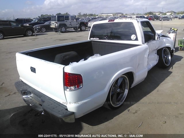 1GCCS14H338175541 - 2003 CHEVROLET S TRUCK S10 WHITE photo 4