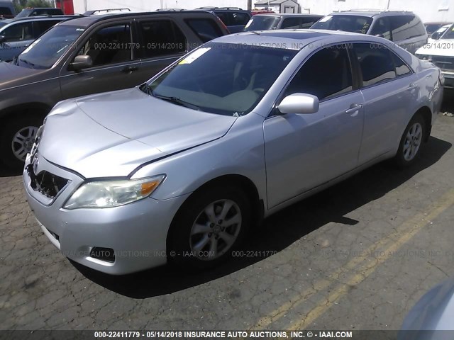 4T1BK3EK5AU111468 - 2010 TOYOTA CAMRY SE/LE/XLE SILVER photo 2
