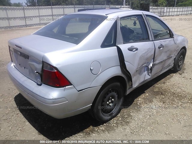 1FAFP34N57W258251 - 2007 FORD FOCUS ZX4/S/SE/SES SILVER photo 4