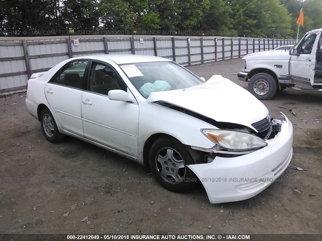 4T1BE32KX2U562005 - 2002 TOYOTA CAMRY LE/XLE/SE თეთრი ფოტო 1