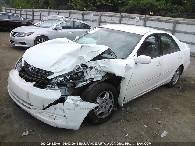 4T1BE32KX2U562005 - 2002 TOYOTA CAMRY LE/XLE/SE თეთრი ფოტო 2