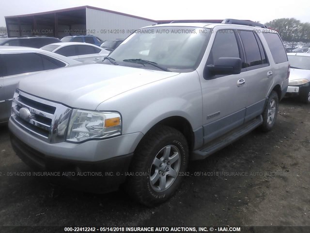 1FMFU16537LA77084 - 2007 FORD EXPEDITION XLT SILVER photo 2