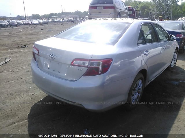 4T1BF1FK7DU709346 - 2013 TOYOTA CAMRY L/SE/LE/XLE 银色 照片 4