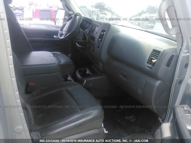 1N6AF0LY7CN116238 - 2012 NISSAN NV 2500/3500 SILVER photo 5