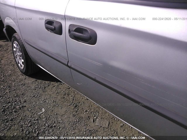 1C4GJ25312B504638 - 2002 CHRYSLER VOYAGER SILVER photo 5