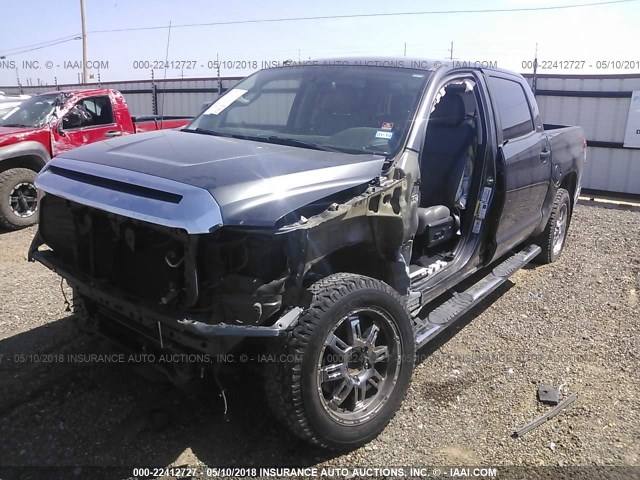 5TFEM5F11EX074856 - 2014 TOYOTA TUNDRA CREWMAX SR5 GRAY photo 2