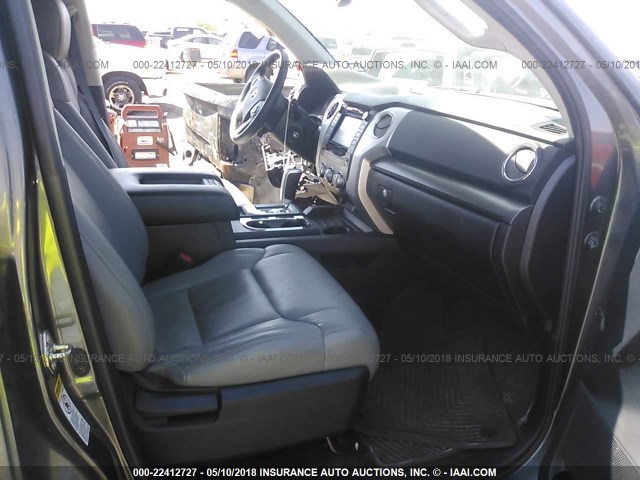 5TFEM5F11EX074856 - 2014 TOYOTA TUNDRA CREWMAX SR5 GRAY photo 5