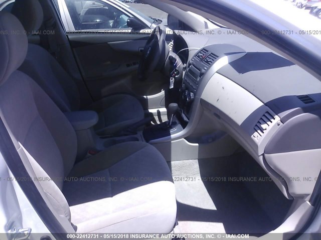 JTDBL40E99J033802 - 2009 TOYOTA COROLLA LE/XLE WHITE photo 5