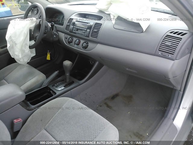 4T1BE32K33U202852 - 2003 TOYOTA CAMRY LE/XLE/SE ვერცხლისფერი ფოტო 5