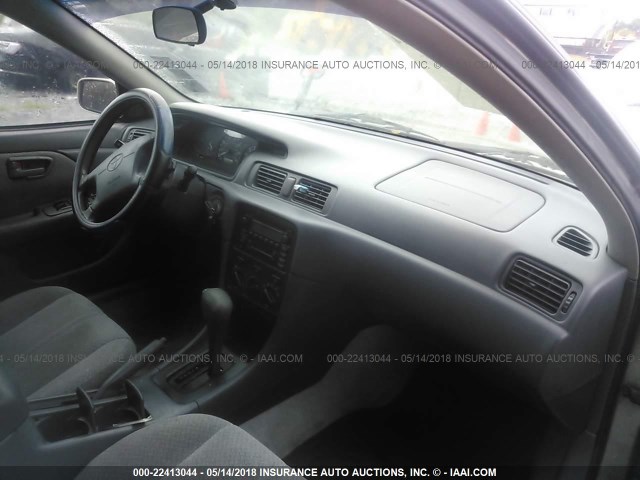 4T1BG22K41U856518 - 2001 TOYOTA CAMRY CE/LE/XLE 银色 照片 5