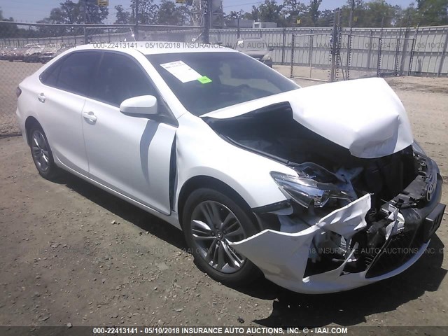 4T1BF1FK8FU974473 - 2015 TOYOTA CAMRY LE/XLE/SE/XSE თეთრი ფოტო 1