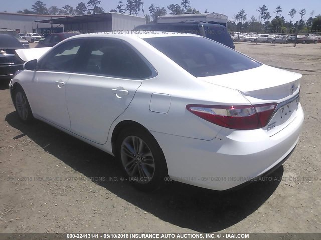 4T1BF1FK8FU974473 - 2015 TOYOTA CAMRY LE/XLE/SE/XSE თეთრი ფოტო 3