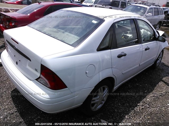 1FAFP34P11W319894 - 2001 FORD FOCUS SE/SE COMFORT WHITE photo 4