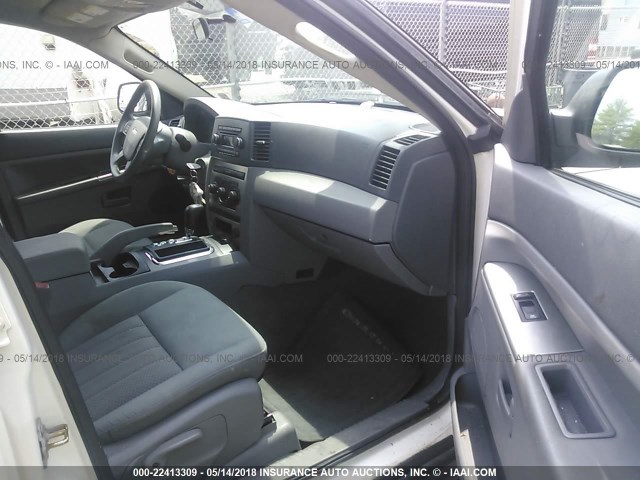 1J4GR48K56C196407 - 2006 JEEP GRAND CHEROKEE LAREDO/COLUMBIA/FREEDOM 白色 照片 5