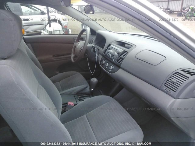 4T1BE32K46U642731 - 2006 TOYOTA CAMRY LE/XLE/SE ვერცხლისფერი ფოტო 5