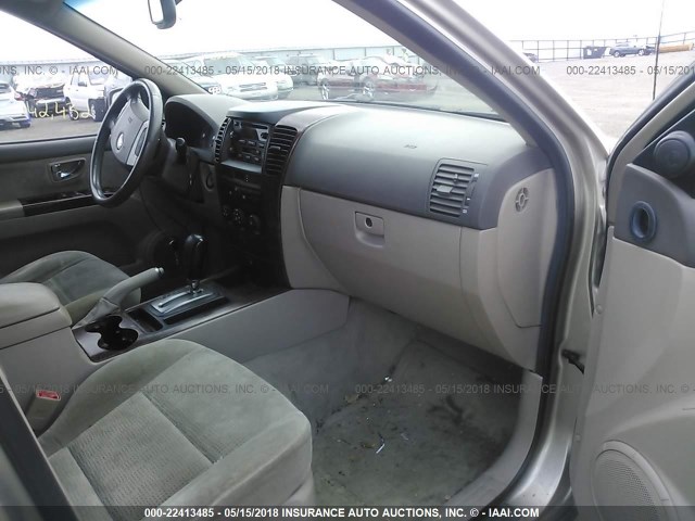 KNDJC733945275899 - 2004 KIA SORENTO EX/LX TAN photo 5