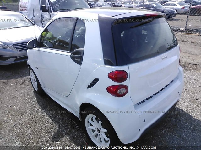 WMEEJ3BA6DK650702 - 2013 SMART FORTWO PURE/PASSION WHITE photo 3