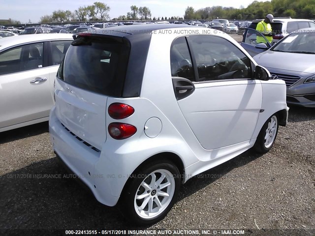 WMEEJ3BA6DK650702 - 2013 SMART FORTWO PURE/PASSION WHITE photo 4