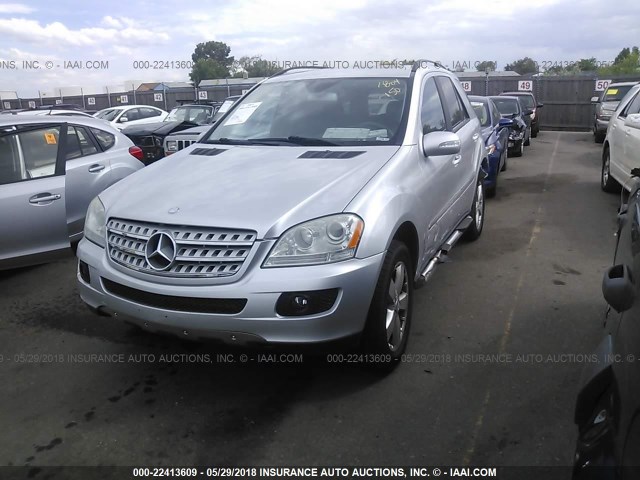 4JGBB75E76A067189 - 2006 MERCEDES-BENZ ML 500 SILVER photo 2