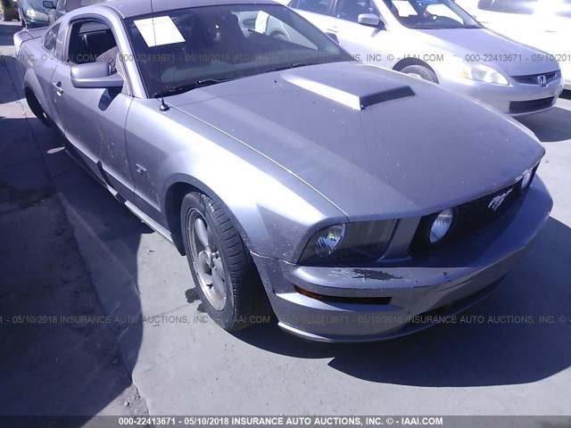 1ZVHT82H965211153 - 2006 FORD MUSTANG GT GRAY photo 1