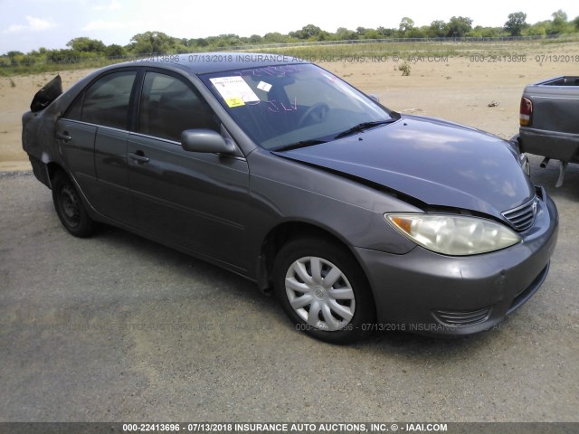 4T1BE32K05U983851 - 2005 TOYOTA CAMRY LE/XLE/SE GRAY photo 1