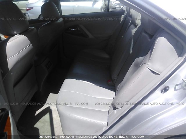 4T1BK3EKXBU625317 - 2011 TOYOTA CAMRY SE/LE/XLE ვერცხლისფერი ფოტო 8