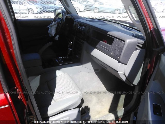 1J8HG48N86C188921 - 2006 JEEP COMMANDER BURGUNDY photo 5
