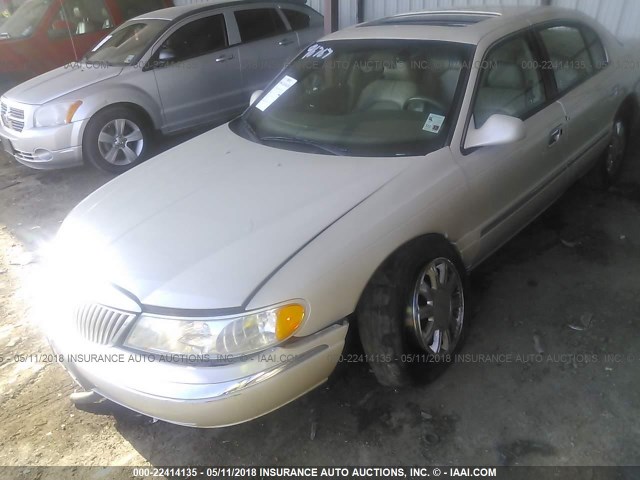 1LNHM97V72Y700451 - 2002 LINCOLN CONTINENTAL  TAN photo 2