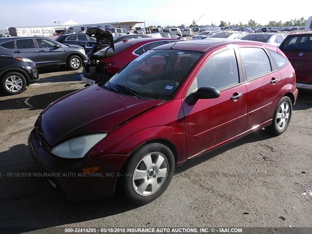 3FAFP37332R157733 - 2002 FORD FOCUS ZX5 RED photo 2