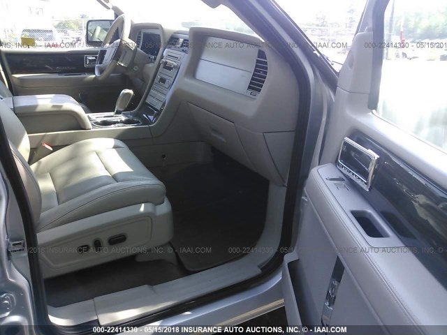 5LMJJ2J50AEJ07537 - 2010 LINCOLN NAVIGATOR 银色 照片 5