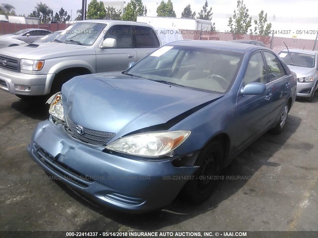 4T1BE32K52U616536 - 2002 TOYOTA CAMRY LE/XLE/SE ლურჯი ფოტო 2