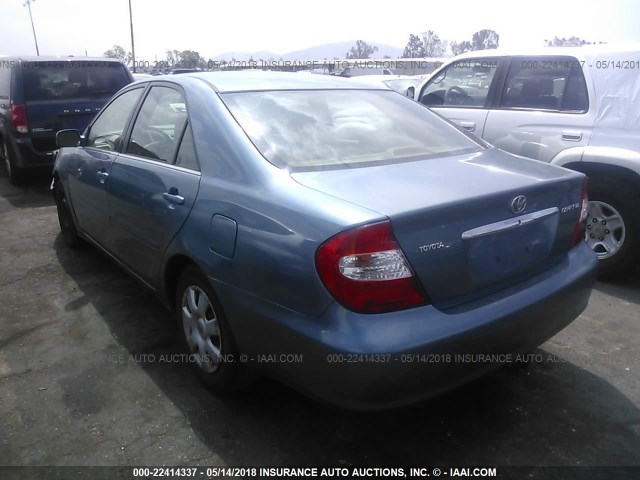 4T1BE32K52U616536 - 2002 TOYOTA CAMRY LE/XLE/SE ლურჯი ფოტო 3