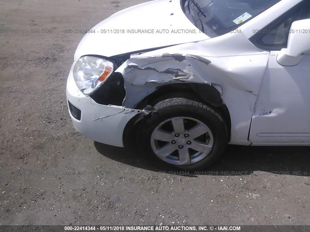 KNAFG526387167795 - 2008 KIA RONDO LX/EX WHITE photo 6