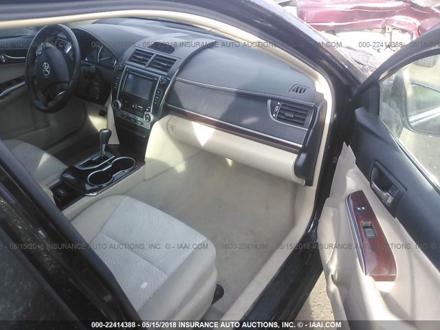 4T4BF1FK9CR245867 - 2012 TOYOTA CAMRY SE/LE/XLE 黑色 照片 5