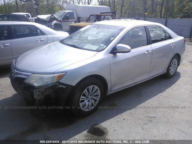 4T1BF1FKXDU646422 - 2013 TOYOTA CAMRY L/SE/LE/XLE 银色 照片 2