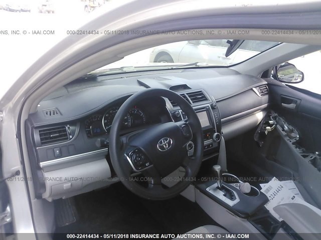 4T1BF1FKXDU646422 - 2013 TOYOTA CAMRY L/SE/LE/XLE 银色 照片 5