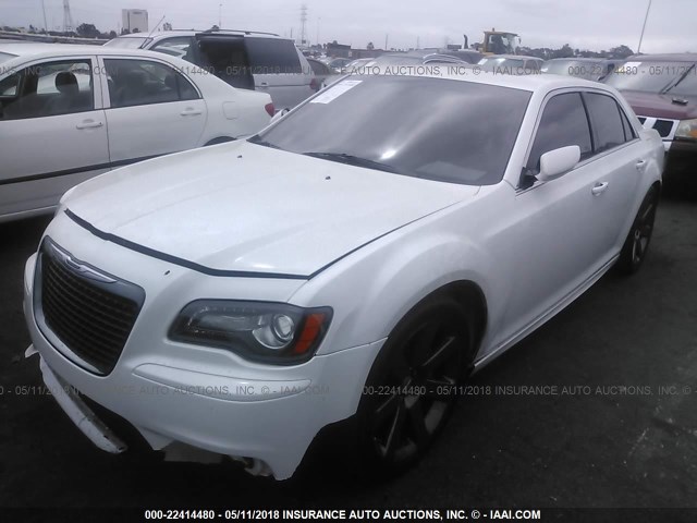 2C3CCAFJ1DH541736 - 2013 CHRYSLER 300 SRT-8 WHITE photo 2