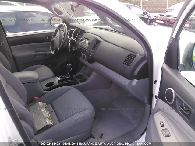 5TFTX4CN4BX010550 - 2011 TOYOTA TACOMA ACCESS CAB Weiß Foto 5