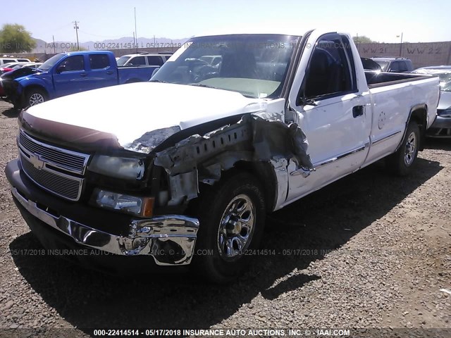 3GCEC14X67G220985 - 2007 CHEVROLET SILVERADO C1500 CLASSIC WHITE photo 2