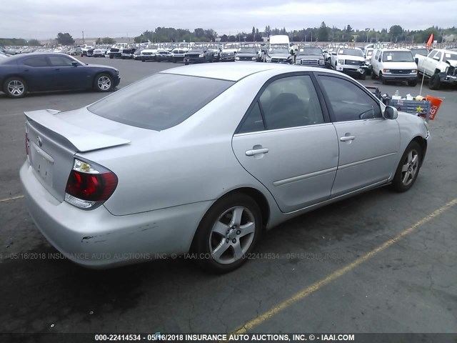 4T1BE32K95U021726 - 2005 TOYOTA CAMRY LE/XLE/SE SILVER photo 4
