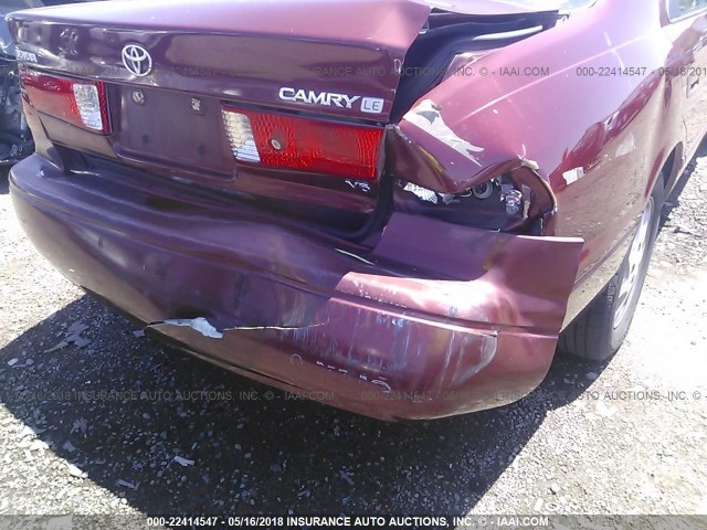 4T1BF28K7YU941972 - 2000 TOYOTA CAMRY LE/XLE Kastanienbraun Foto 6