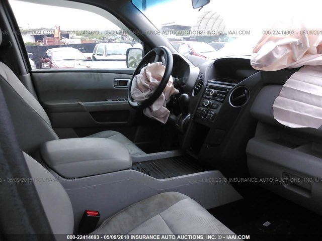 5FNYF3H27CB017795 - 2012 HONDA PILOT LX GRAY photo 5