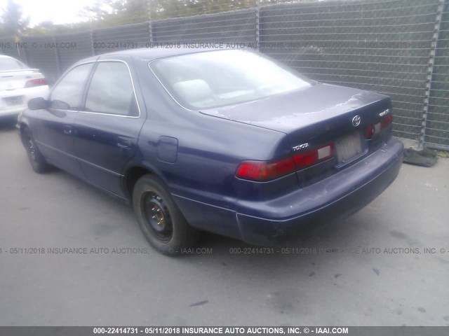 JT2BG22K7W0176656 - 1998 TOYOTA CAMRY CE/LE/XLE 蓝色 照片 3