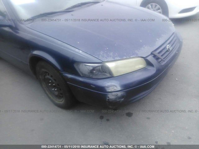 JT2BG22K7W0176656 - 1998 TOYOTA CAMRY CE/LE/XLE 蓝色 照片 6