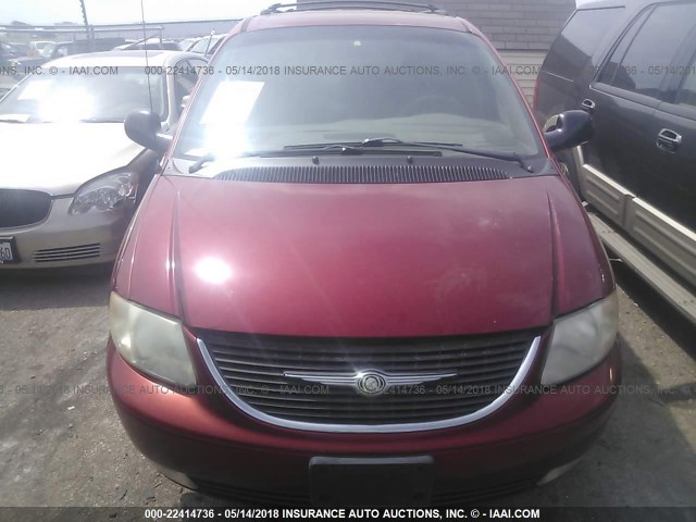 2C8GP54L12R685323 - 2002 CHRYSLER TOWN & COUNTRY LXI RED photo 6