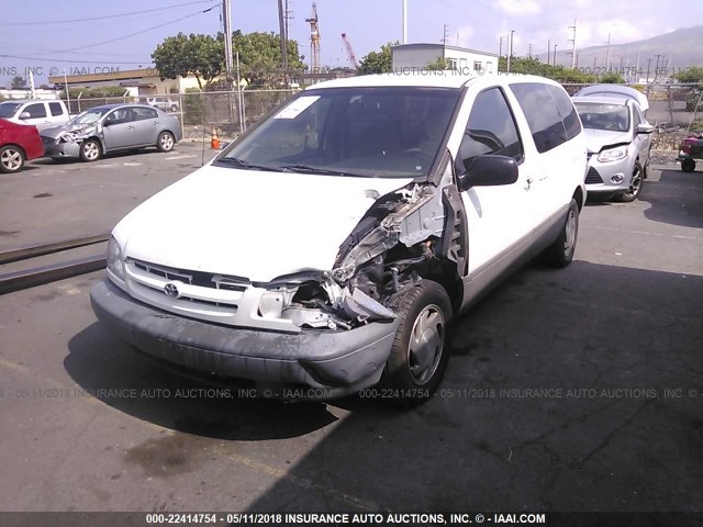 4T3ZF13C0YU227505 - 2000 TOYOTA SIENNA LE/XLE WHITE photo 2