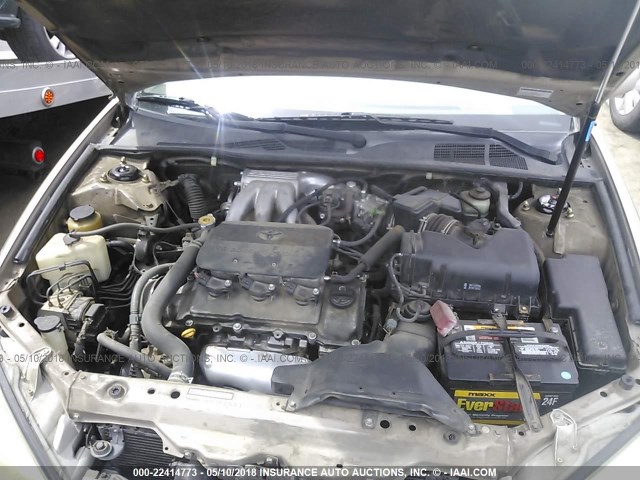 4T1BF30K32U018364 - 2002 TOYOTA CAMRY LE/XLE/SE ოქროსფერი ფოტო 10