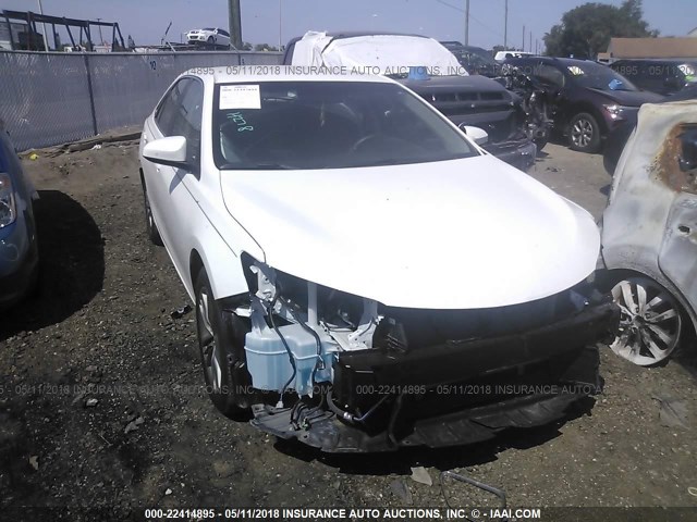 4T1BF1FK2HU765894 - 2017 TOYOTA CAMRY LE/XLE/SE/XSE WHITE photo 6